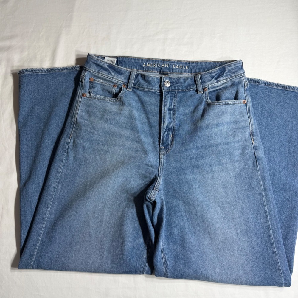AE Dreamy Drape Super High-Waisted Baggy Wide-Leg Jean Medium Wash Size 10R - Picture 2 of 8